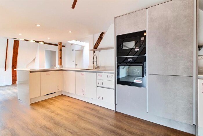 2 Bedroom Penthouse To Rent In Weybridge, KT13