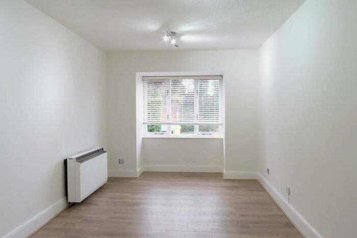 1 Bedroom Apartment To Rent In Orchard Grove, Anerley, SE20