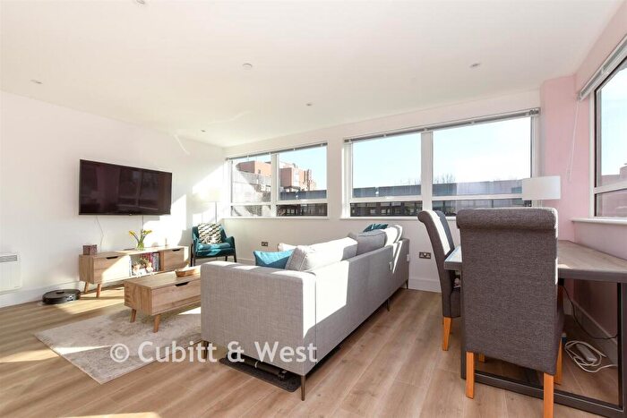 1 Bedroom Apartment For Sale In Wood Street, East Grinstead, West Sussex, RH19