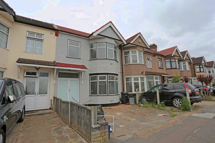5 Bedroom Terraced House To Rent In Castleton Rd, Goodmayes, IG3