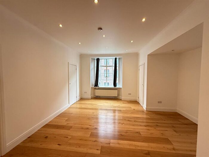 Studio To Rent In Hallam Street, Marylebone, W1W
