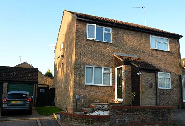 2 Bedroom House To Rent In Repton Close, Luton, Bedfordshire, LU3