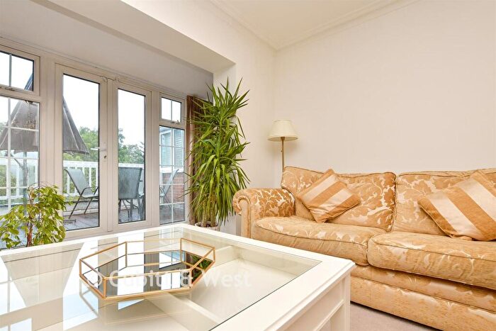 1 Bedroom Flat For Sale In Downs Court Road, Purley, Surrey, CR8