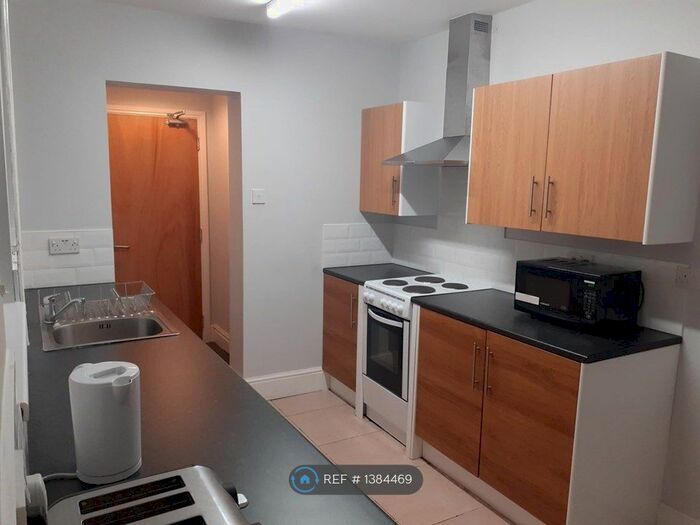 2 Bedroom Terraced House To Rent In Rosebery Street, Kettering, NN16