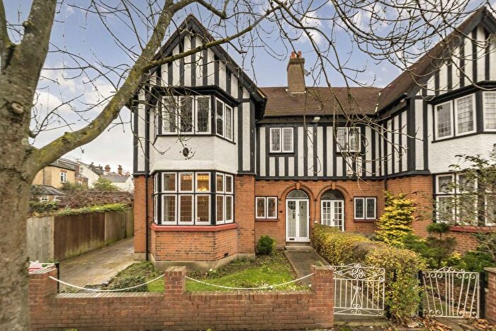 6 Bedroom Semi Detached House For Sale In Heathfield Road, Acton, W3