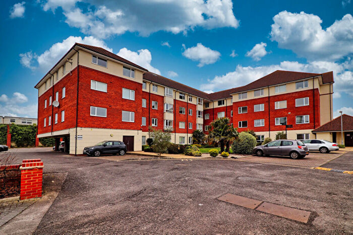 2 Bedroom Apartment For Sale In Wilkinson Drop, Hadleigh, SS7