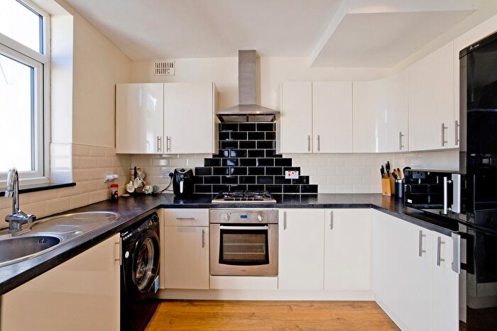 3 Bedroom Semi-Detached House To Rent In West View Road, Swanley, BR8