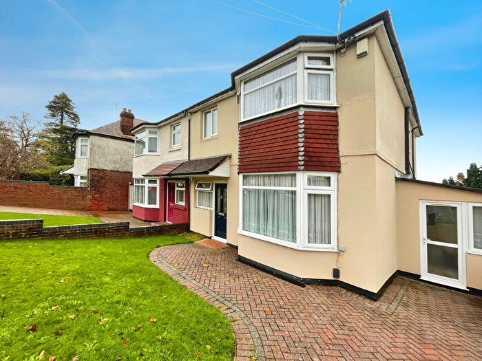 4 Bedroom Semi-Detached House For Sale In Stoneham Lane, Southampton, SO16