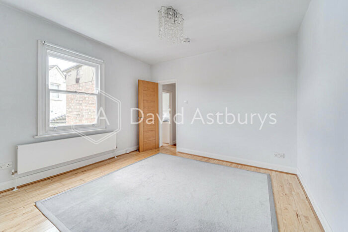 3 Bedroom Flat To Rent In Alexandra Park Road, Alexandra Palace, London, N22
