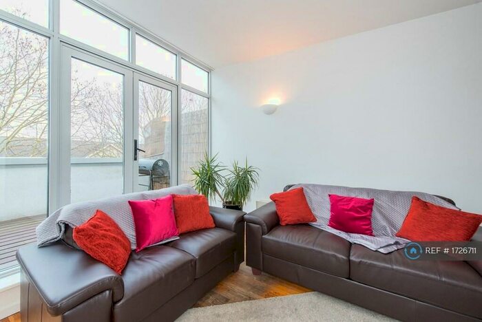 2 Bedroom Flat To Rent In Sky Studios, London, E16