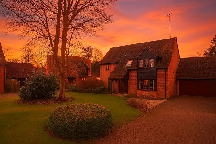 4 Bedroom Detached House For Sale In Oak Drive, Burghfield Common, Reading, Berkshire, RG7