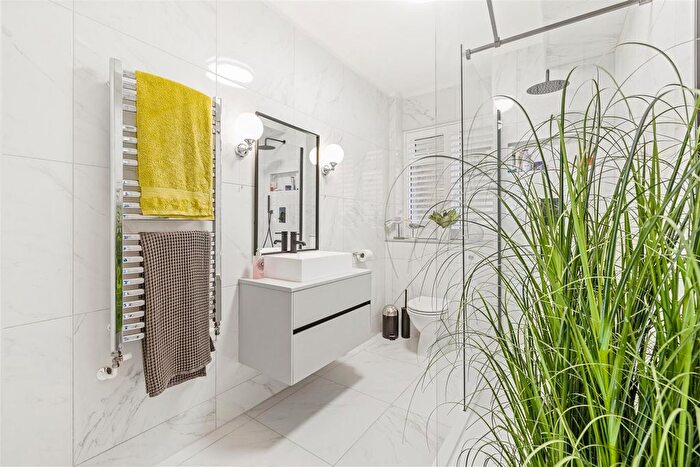 2 Bedroom Flat For Sale In Courtenay Gate, Courtenay Terrace, Hove, BN3