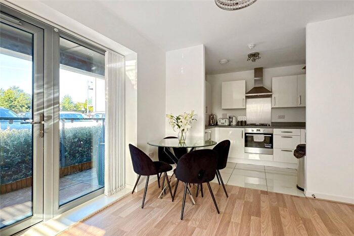 2 Bedroom Flat For Sale In Discovery Drive, Swanley, Kent, BR8