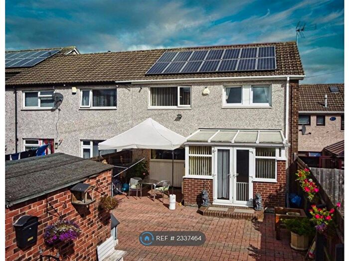 4 Bedroom Semi-Detached House To Rent In Holdforth Gardens, Leeds, LS12