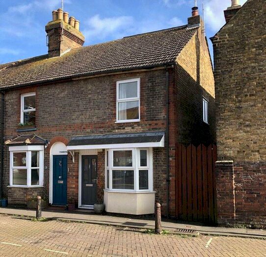 3 Bedroom End Of Terrace House To Rent In Garfield Place, Faversham, Kent, ME13