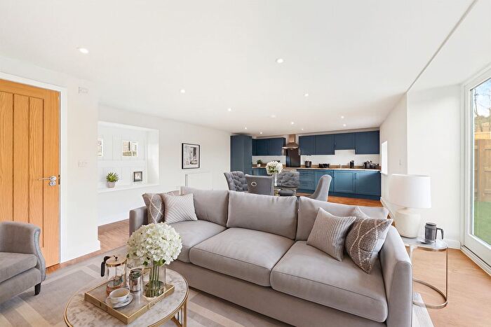 3 Bedroom Property For Sale In Tilling Close, Ambergate, Belper, DE56