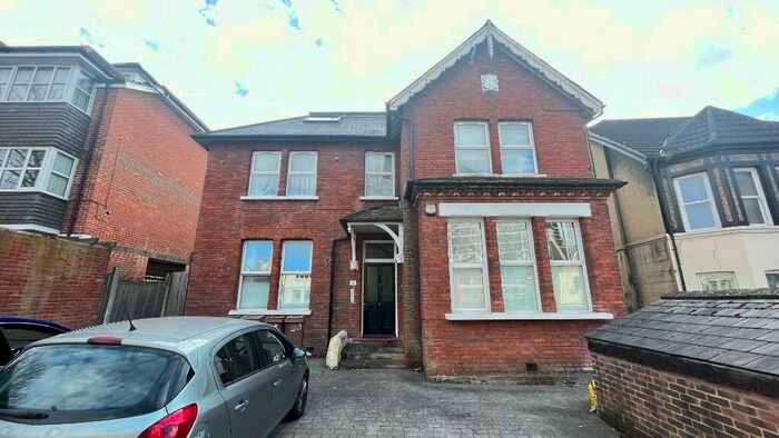 Studio To Rent In Cedar Road, Sutton, Surrey, SM2