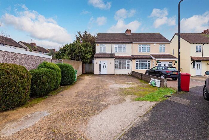 4 Bedroom Semi-Detached House For Sale In Brook Crescent, Cippenham, SL1