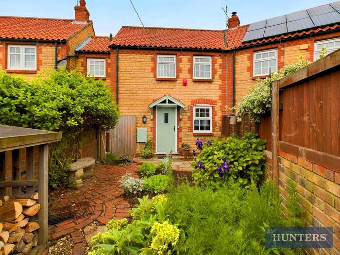 2 Bedroom Cottage To Rent In The Courtyard, West Street, Muston, Filey, YO14