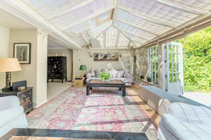 4 Bedroom Flat To Rent In Pooles Lane, Chelsea, London, SW10