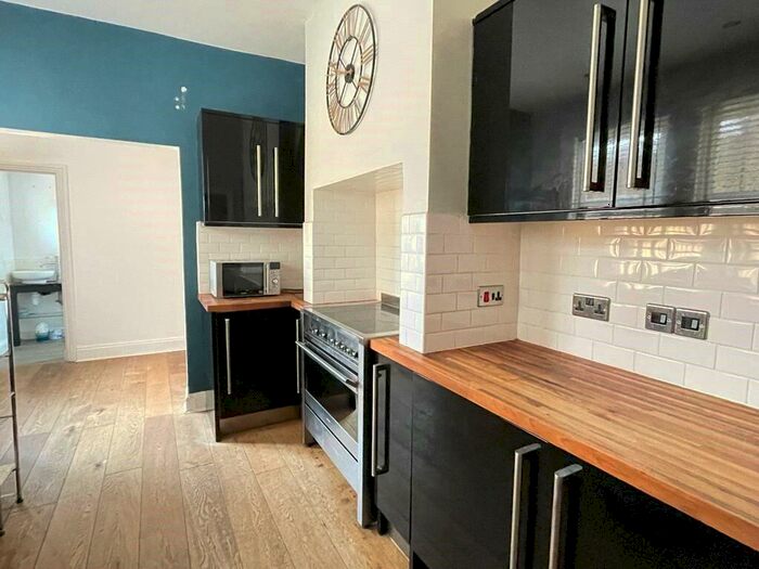 2 Bedroom Maisonette To Rent In Brighton Road, Purley, Surrey, CR8