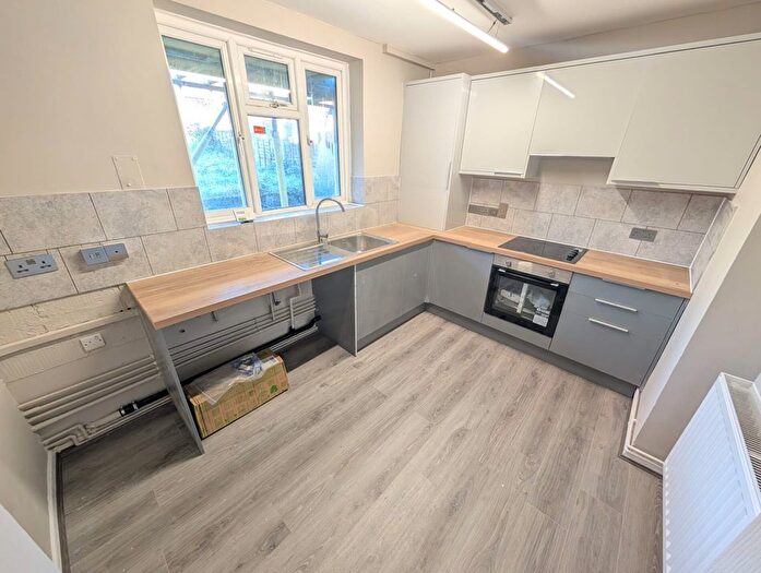 1 Bedroom Flat To Rent In Thirsk Road, Borehamwood, WD6