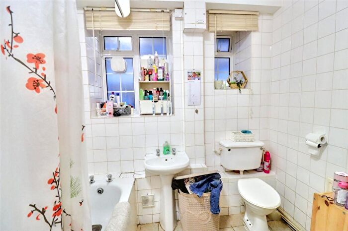 1 Bedroom Apartment To Rent In Windsor House, Wenlock Road, Old Street, London, N1