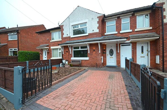 3 Bedroom Semi-Detached House For Sale In Oak Street, Hyde, SK14