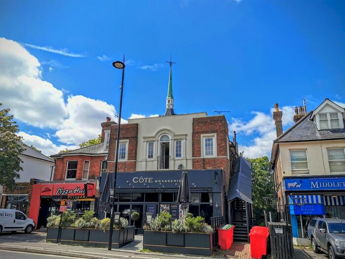 2 Bedroom Flat To Rent In Broadway Court, The Broadway, Haywards Heath RH16