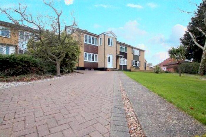 3 Bedroom Property To Rent In Hullbridge Road, Rayleigh, SS6