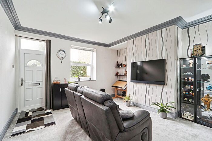 3 Bedroom End Of Terrace House For Sale In Woodnook Terrace, Stanningley, Pudsey, LS28