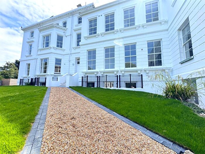 2 Bedroom Flat For Sale In Hartington Place, Eastbourne, BN21
