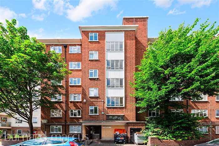 4 Bedroom Flat To Rent In Ravenet Street, London, SW11