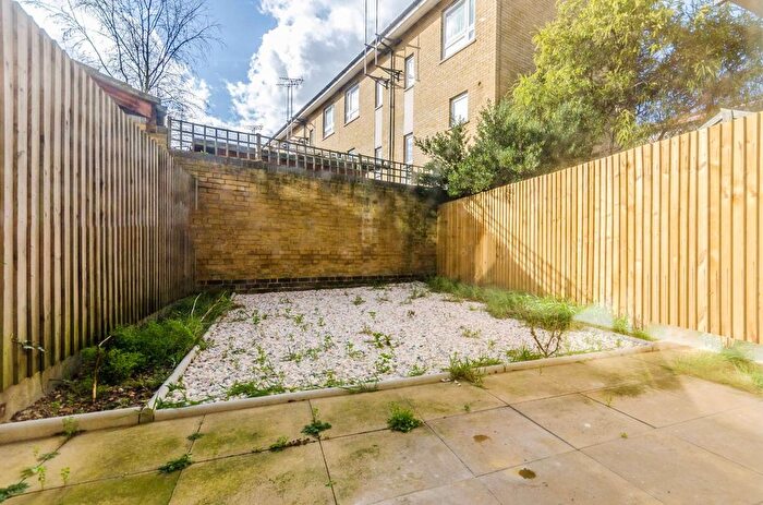 1 Bedroom Flat To Rent In Clephane Road, Islington, London, N1