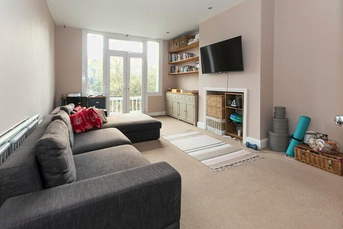 2 Bedroom Flat To Rent In Ellesmere Road, London, W4