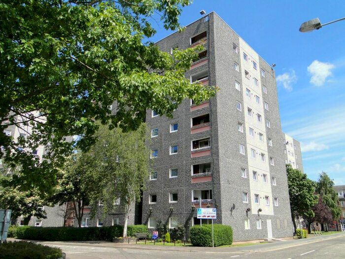 2 Bedroom Flat To Rent In Lickley Court, Perth, PH1