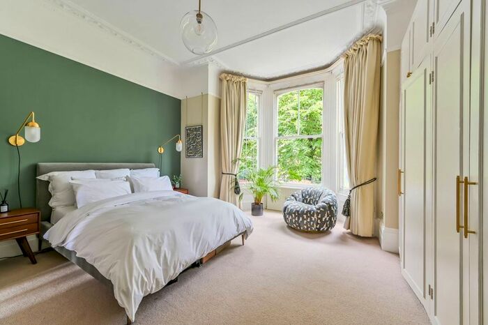 1 Bedroom Flat To Rent In Larkhall Rise, Clapham Old Town, London, SW4