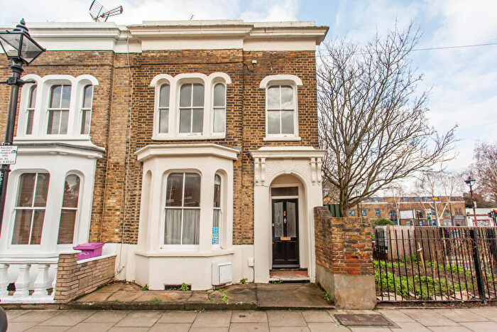 4 Bedroom End Of Terrace House To Rent In Clinton Road, Mile End, E3