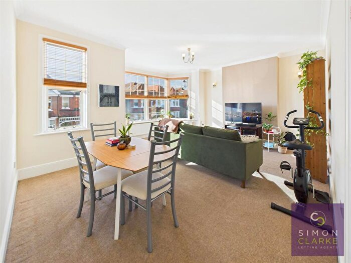 2 Bedroom Flat To Rent In Princes Avenue, Finchley Central, N3