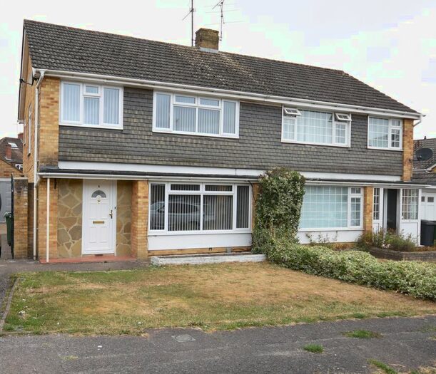 3 Bedroom Semi-Detached House To Rent In Foxcombe Drive, Tilehurst, Reading, RG31
