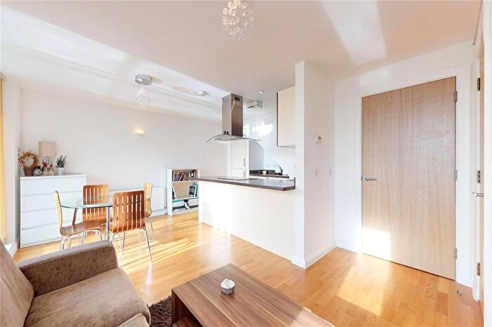 2 Bedroom Flat To Rent In Hallmark Court, E14