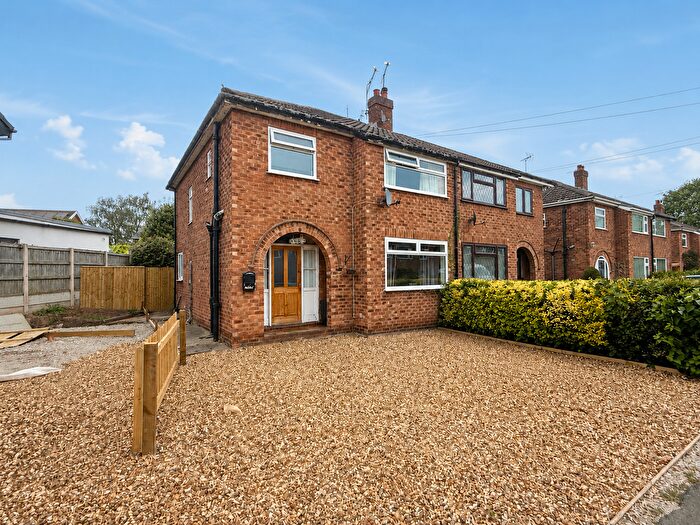 3 Bedroom Semi-Detached House For Sale In Hawthorn Road, Chester, CH3