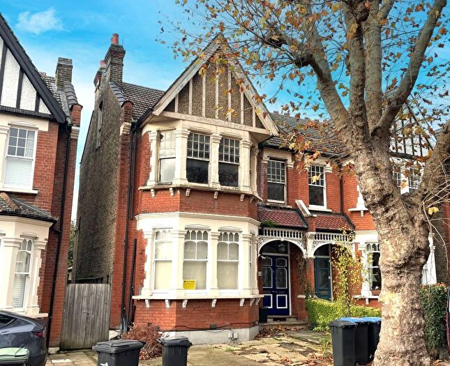 2 Bedroom Flat For Sale In (A) Grovelands Road, Palmers Green, N13