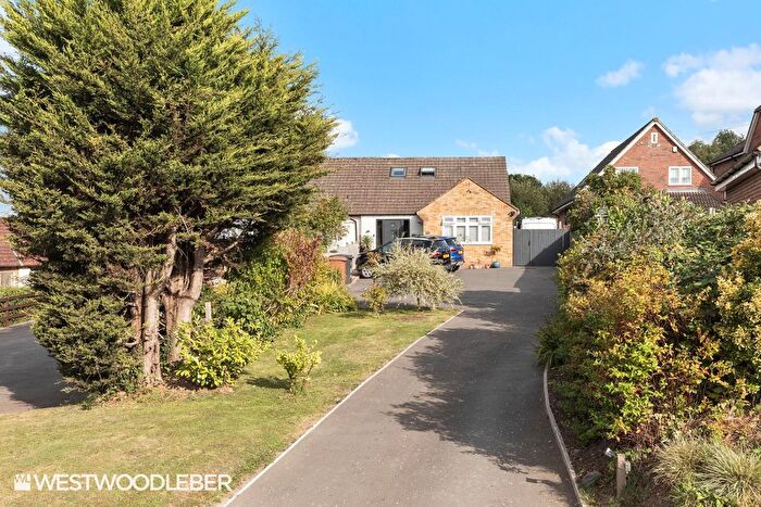 3 Bedroom Semi-Detached Bungalow For Sale In Pecks Hill, Nazeing, EN9
