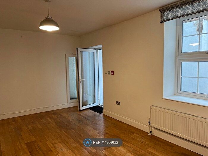 1 Bedroom Flat To Rent In Bower Place, Maidstone, ME16