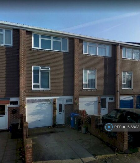 4 Bedroom Terraced House To Rent In Langley Meadow, Loughton, IG10