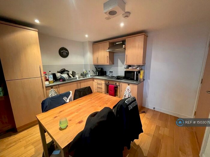 2 Bedroom Flat To Rent In Fountain Street, Morley, Leeds, LS27
