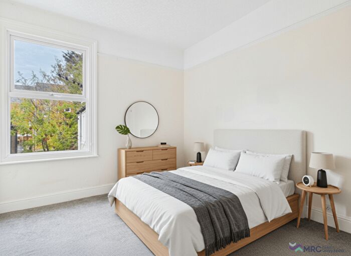 2 Bedroom Flat To Rent In Hainton Avenue, DN32