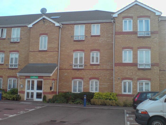 2 Bedroom Flat To Rent In Dominion Close, Hounslow, Middlesex, TW3