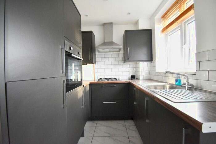 2 Bedroom Flat To Rent In Sidcup Hill, Sidcup, DA14